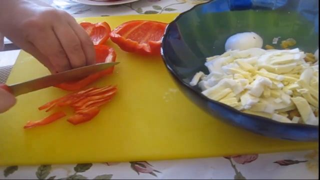 Салат с кукурузой, сладким перцем и помидорами смотреть онлайн