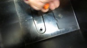 Лючок для регулировки стояночного тормоза на HONDA CRV