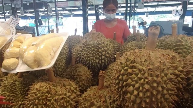 ราคาทุเรียนตลาดกลางตะพง จ.ระยอง ร้านเจ้ติ้ก смотреть онлайн
