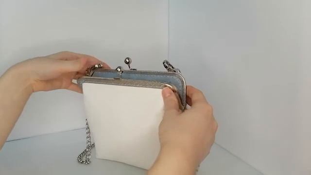 Сумочка с фермуаром из белой экокожи. Обзор. смотреть онлайн