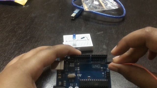 Arduino Tutorial 2 - BLINKING LED | By Planet KVSK смотреть онлайн