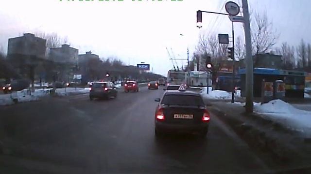 Машина сбивает человека.г.Ярославль. смотреть онлайн