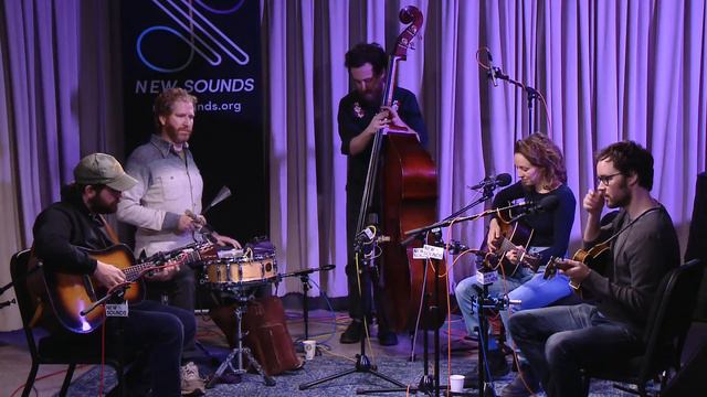 Live In Studio: Mandolin Orange смотреть онлайн