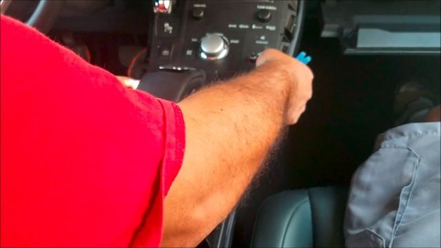 How to Remove Radio / Navigation from Lexus CT200 2013 for Repair. смотреть онлайн