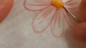 Вышивка гладью для начинающих. Вышиваем серединку цветочка.