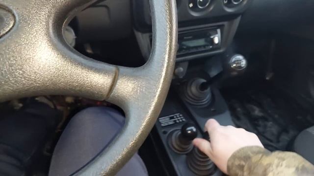 Нива легенд 2021 г.в. Пробег 60 000км! Выбивает рычаг включения блокировки межосевого дифференциала