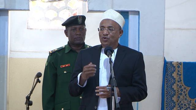 Dk Mwinyi ajumuika na waumini Sala ya Ijumaa Msikiti wa Mfereji wa Wima смотреть онлайн