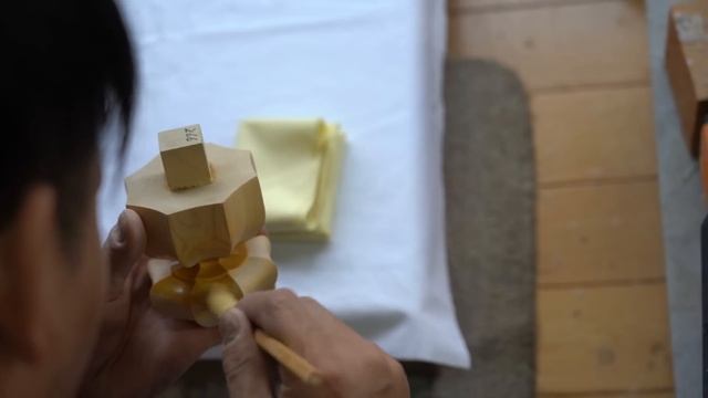 碁盤・将棋盤ができるまで。１つ作るのに５年以上の時間が掛かる日本職人の高級碁盤・将棋盤 смотреть онлайн