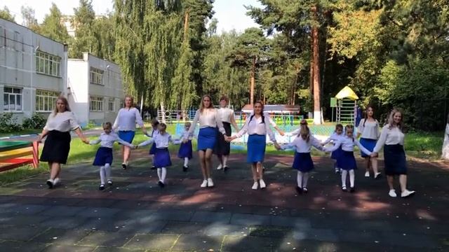 МДОУ №3 "Сказка": флешмоб с участием педагогов и детей "Мы это ты страна" смотреть онлайн