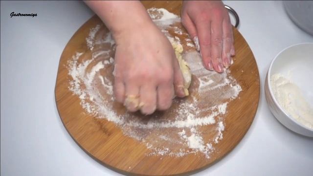 СОСИСКИ В ТЕСТЕ ЗА 5 минут. Рецепт ВОЗДУШНОГО ТЕСТА. [БЫСТРЫЙ ПЕРЕКУС] смотреть онлайн