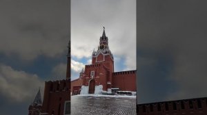 Бой курантов на Спасской башне. 12 часов дня и Гимн Российской Федерации. Красная площадь