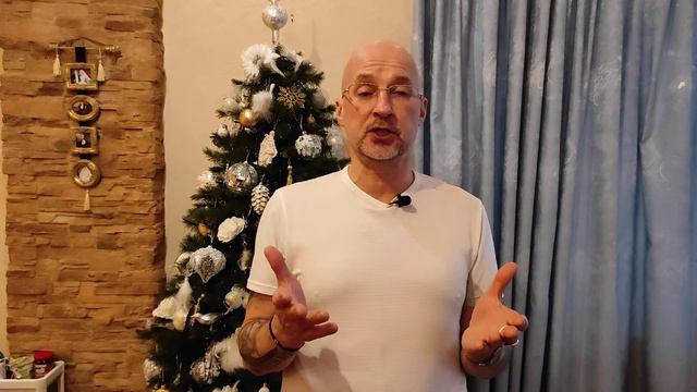 С Новым Годом россиян должен поздравлять не Президент России. смотреть онлайн