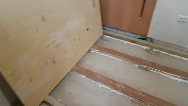 КАК СДЕЛАТЬ ПОЛ ИЗ ФАНЕРЫ ПО ЛАГАМ ПОДРОБНАЯ ИНСТРУКЦИЯ. Ремонт комнаты своими руками. #1 смотреть онлайн