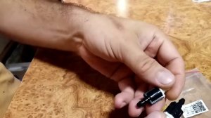 Обратный клапан ,на омыватель стекла автомобиля.