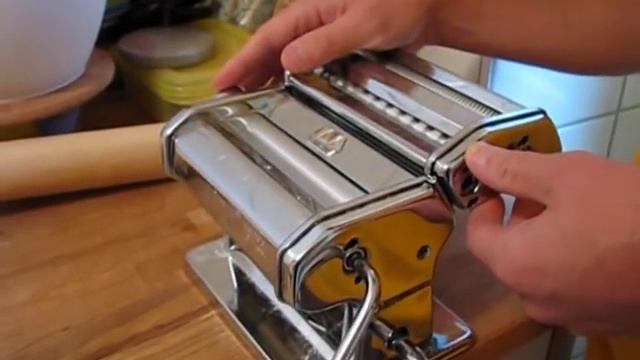 Using the Marcato Atlas pasta machine 150 смотреть онлайн