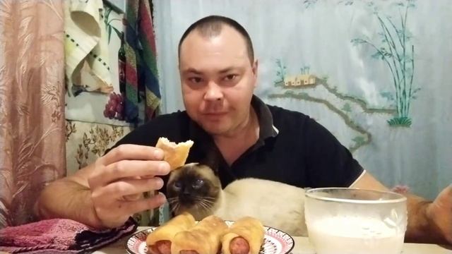 Мукбанг:Сосиски в тесте смотреть онлайн