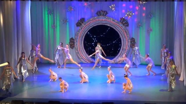 Новогоднее музыкально-танцевальное представление "Звёздная сказка" (Часть 1) смотреть онлайн