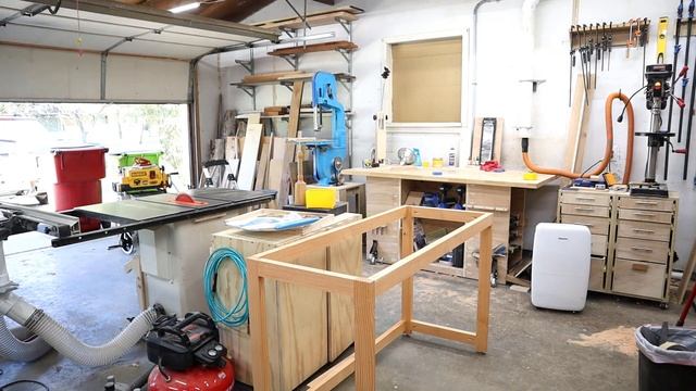 BUILD this Simple OUTFEED TABLE with DIY Tool Storage! Part 1 смотреть онлайн