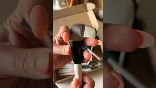 Это шок кисти для макияжа за эти деньги #обзорвещей #макияж #кистидлямакияжа смотреть онлайн