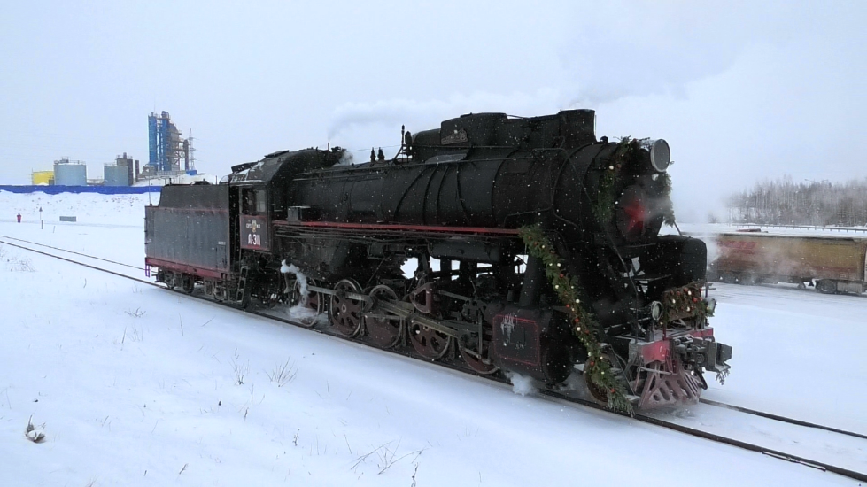 Паровоз Л-3111 пятится назад на станцию Электролитная