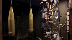 кадры производства артиллеристских снарядов для Украины