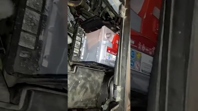 Замена аккумулятора на Ford Kuga Escape Mk2 смотреть онлайн