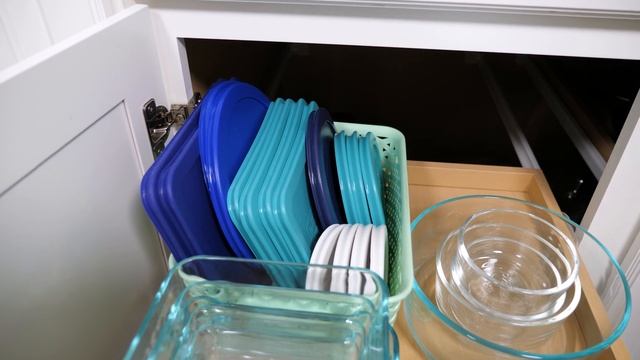 How To Organize Food Storage Containers - Organized Tupperware