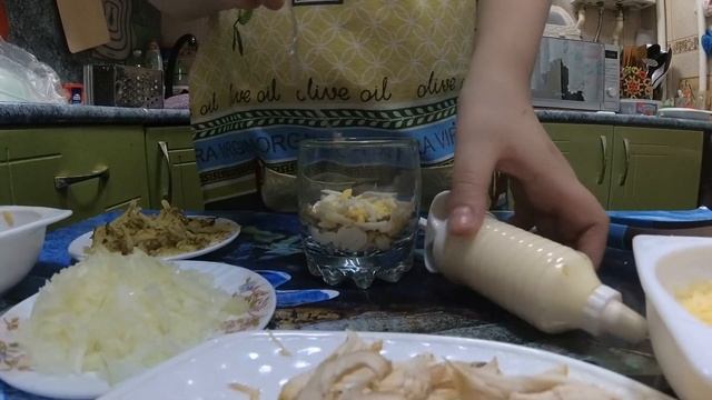Как приготовить салат с куриной грудкой. смотреть онлайн