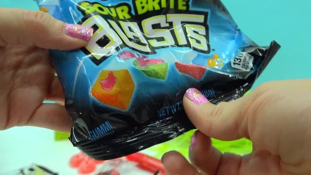 HAUL The Craziest Candy Ever! Weird Spray Candy, Eating Crayons + Prank Ideas смотреть онлайн