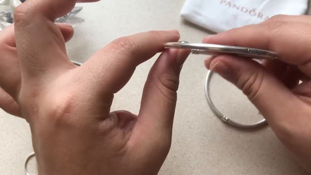 Pandora Battle Of The Bracelets- Snake Chain vs. Bangle vs. Sliding смотреть онлайн