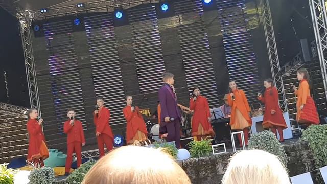 KNĪPAS UN KNAUĶI SIRSNĪGS PALDIES PAR MĪLESTĪBAS KO DOD MĪLESTĪBAS смотреть онлайн