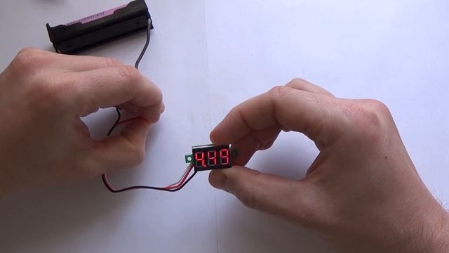 Светодиодный мини цифровой вольтметр 0-100 В обзор и подключение три провода смотреть онлайн