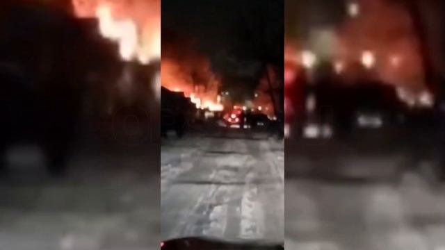В Орске в поселке Привокзальный горит дом смотреть онлайн