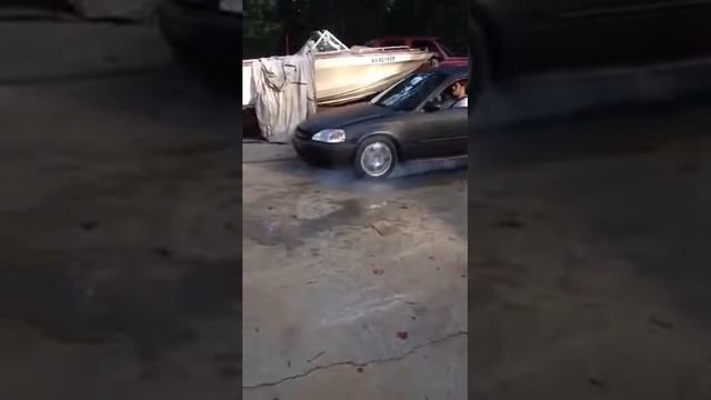 josh's Honda civic burnout смотреть онлайн