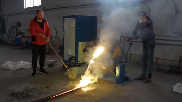 Плавка бронзы на печи ИТПЭ-0.06 / Bronze melting at furnace ICMEF-0.06 смотреть онлайн