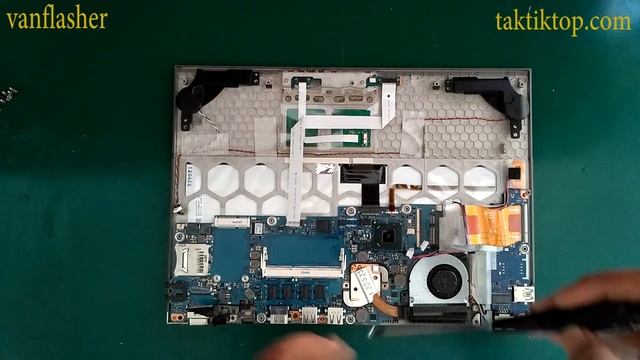 Toshiba Portege R830 R835 Z830 Z835 Disassembly And Fan Cleaning
