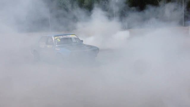 Driftday's E28 burnout смотреть онлайн