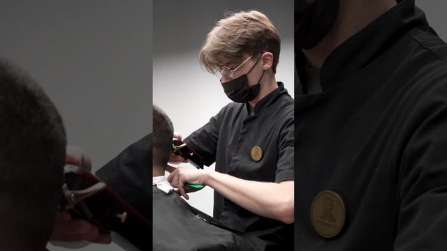 МУЖИКИ ПРО, делаем! #екатеринбург #барбершоп #парикмахерская #барбер #shorts #мужикипро смотреть онлайн