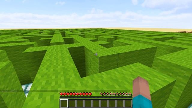 NOOB Vs THE BIGGEST LABYRINTH In MINECRAFT! *EVER*
