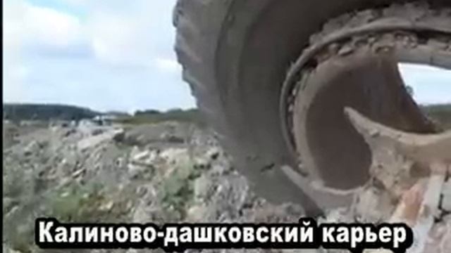 Уголовники собрали народ у мэрии смотреть онлайн