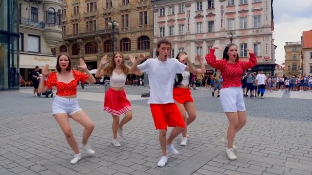 [KPOP IN PUBLIC PRAGUE] | Red Velvet 레드벨벳 '빨간 맛 (Red Flavor)' | LYRA & POLARIS смотреть онлайн