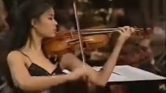 Vanessa Mae plays Bach's Toccata & Fugue Ванесса Мэй и Бах смотреть онлайн