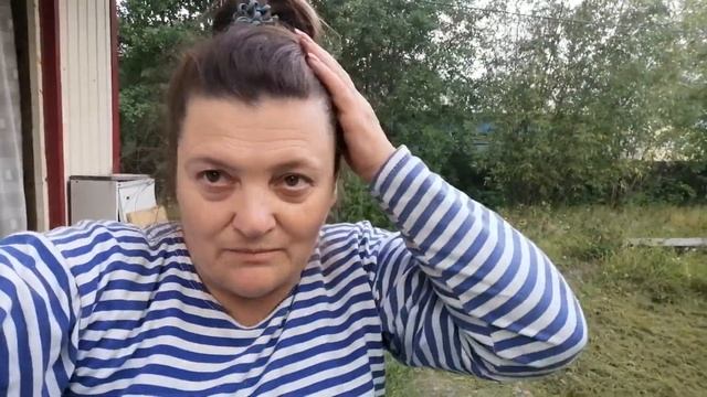 Оля в неподабающем виде на даче а я кошу и снимаю. Работы хватает всем. смотреть онлайн