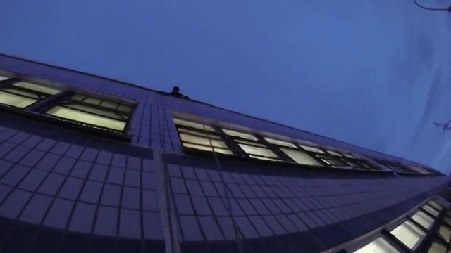 Дед мороз поздравляет в окно детей. Мурманск 2014 смотреть онлайн