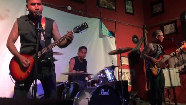 PEARL JAM - ALIVE (TWO VACANCY COVER) смотреть онлайн