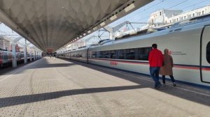 Высокоскоростной поезд «Сапсан» №775А С. Петербург - Москва отправляется с Московского вокзала