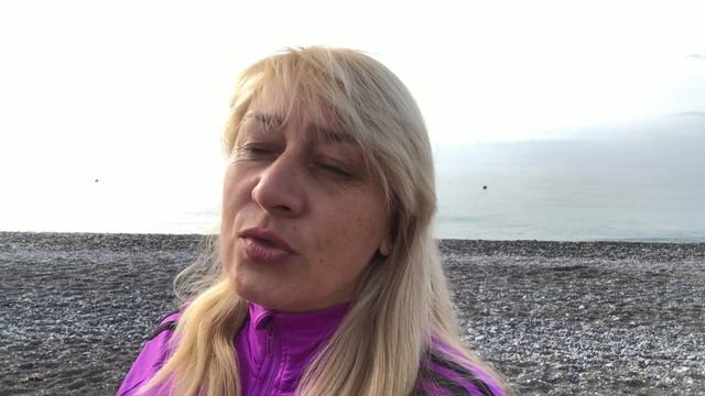 Прогулка у моря. Есть ли акулы в Чёрном море. Я равный консультант. смотреть онлайн