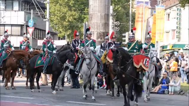 Volksfestumzug während des WASEN Cannstatter Volksfests смотреть онлайн