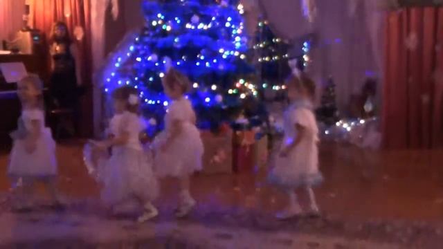 Vicki MIX - Мой новый год - утренник в детском саду My new year party in the kindergarten смотреть онлайн