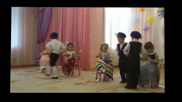 Копия видео "Танцы малышей в детском саду" смотреть онлайн